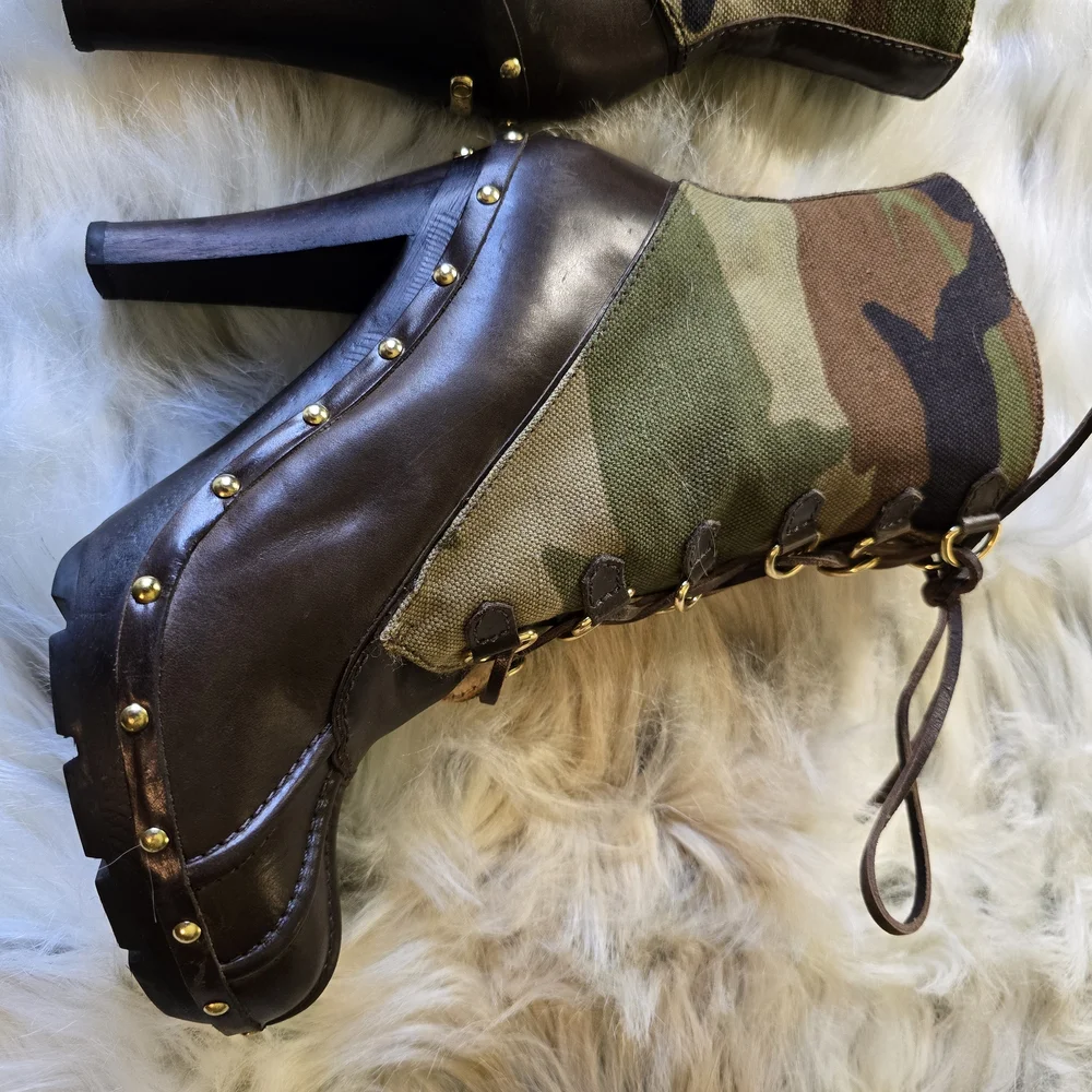 Michael Kors Camo 5 Inch Heel Lace Up Duck Boots - Picture 10 of 16